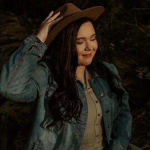 Meet your Posher, Jana lea